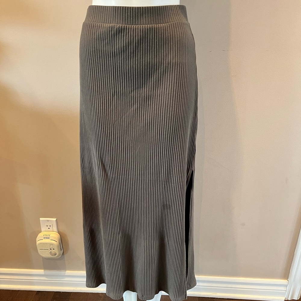 Elegant Gray Pleated Skirt
